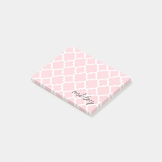 Roze Quatrefoil Patroon met grijze Script-naam Post-it® Notes (Schuin)