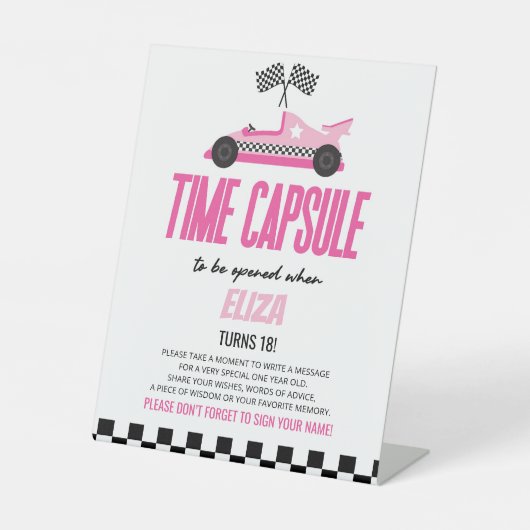Roze Race Auto Verjaardag Party Time Capsule Reclamebord Met Voetstuk (Voorkant)
