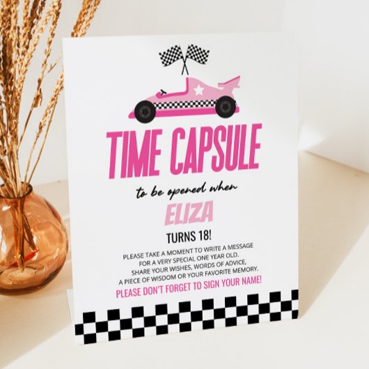 Roze Race Auto Verjaardag Party Time Capsule Reclamebord Met Voetstuk
