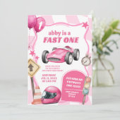 Roze racewagen Fast One Girl Eerste Verjaardag Kaart (Staand voorkant)