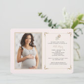 Roze Rattle Photo Baby shower Invitation Kaart (Staand voorkant)