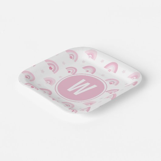 Roze regenbogen en bloemen Monogram Baby shower Papieren Bordje (Gebogen)
