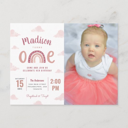 Roze regenboog en Clouds First Birthday Invitation Briefkaart (Voorkant)