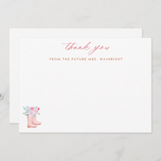 Roze regenlaarzen & bloemen Script Future Mrs. Bedankkaart (Voorkant / Achterkant)