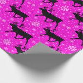 Roze Rendieren en Sneeuwvlokken Patroon Cadeaupapier (Hoek)