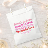 Roze Retro Bachelorette-feest Drunk in Love Bedankzakje (Geknipt)