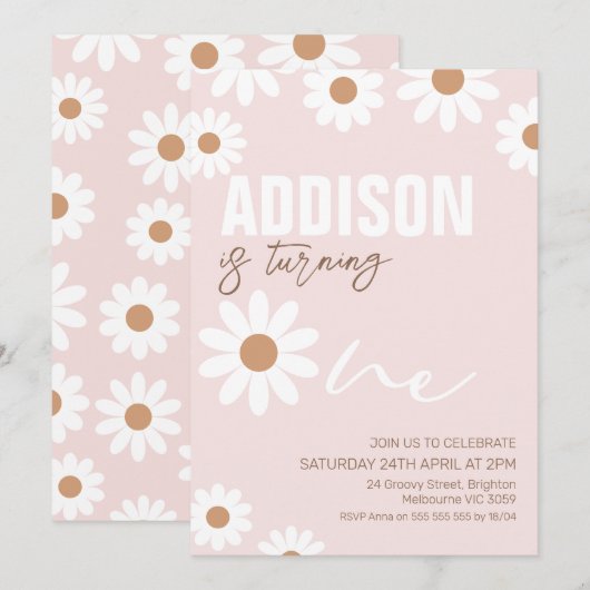 Roze Retro Girls Daisy 1e verjaardag Uitnodiging (Voorkant / Achterkant)