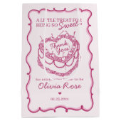 Roze Retro Hart Coquette Cherry Cake Bruids Douche Medium Cadeauzakje (Achterkant)