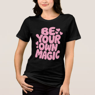 Roze Retro “Wees Je Eigen Magie” Citaat Tri-Blend Shirt