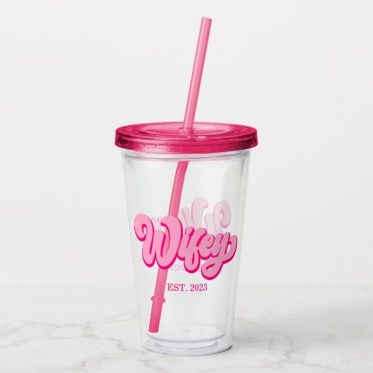 Roze retro Wifey Est. Jaar Bride Fiancé Acryl Drinkbeker (Achterkant)