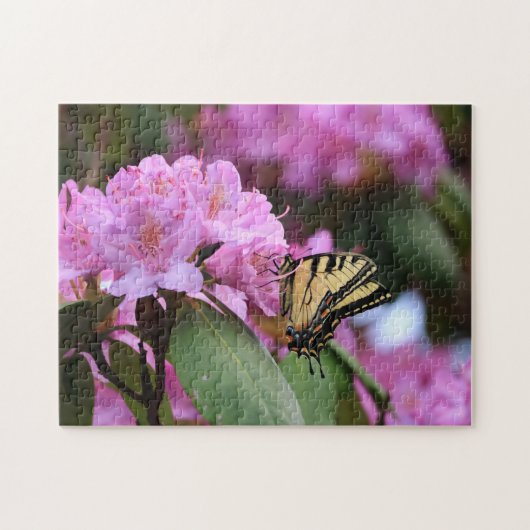 Roze Rhododendron en Swallowtail Butterfly Feeds Legpuzzel (Horizontaal)