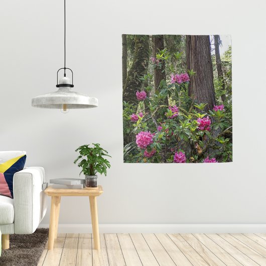 Roze Rhododendrons in een bos Wandkleed