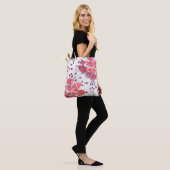 Roze rode bloemen op wit. tote bag (Op model)