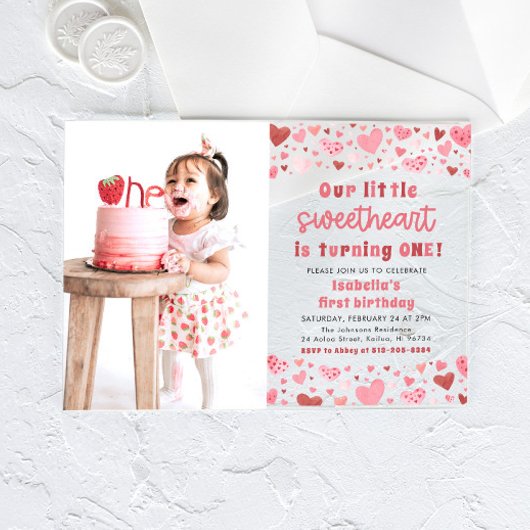 Roze Rode Harten Kleine Liefje Eerste Verjaardag Acryl Uitnodigingen