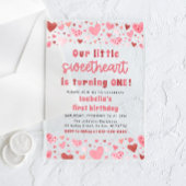 Roze Rode Harten Kleine Zoetje Eerste Verjaardag Acryl Uitnodigingen