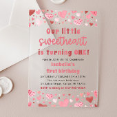 Roze Rode Harten Kleine Zoetje Eerste Verjaardag Acryl Uitnodigingen