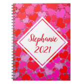 Roze rode hartpatronen Glitter Monogram Naam Notitieboek (Voorkant)
