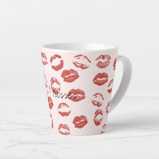 Roze rode lippen kus latte mok (Rechterhoek)