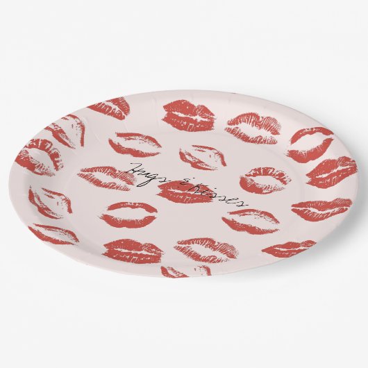 Roze rode lippen kus papieren bordje (Gekanteld)