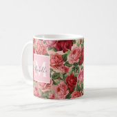 Roze Rode Rozen Bloemen Monogrammed Koffiemok (Voorkant links)