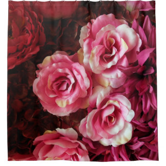 Roze, rode rozen: stof achtergrond. douchegordijn