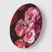 Roze, rode rozen: stof achtergrond. grote klok (Hoek)