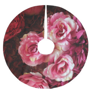 Roze, rode rozen: stof achtergrond. kerstboom rok