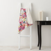 Roze, rode waterverf bloemen. sherpa deken (In situ)