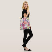 Roze, rode waterverf bloemen. tote bag (Op model)