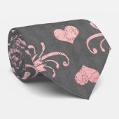  roze roemeense hartdemaag op  grijs stropdas (Opgerold)