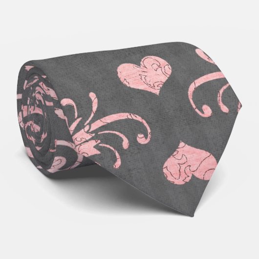  roze roemeense hartdemaag op  grijs stropdas (Opgerold)