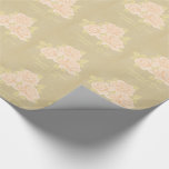 roze romantische rozen oud papier<br><div class="desc">Elegant luxe uitziende bruiloft cadeaupapier met een charmante  bos / boeket van rozen in roze perzik bord nuances op een oude leeftijd zoals beige lichtbruin en gouden papieren achtergrond.</div>