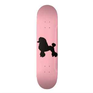 Roze, ronddraaiende rok geïnspireerd skateboard
