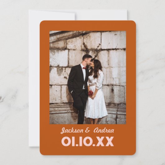 Roze Rood Sinaasappel Groovy Retro 70s Bruiloft Kaart (Achterkant)