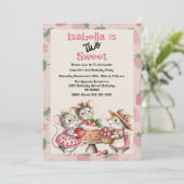 Roze Rood Twee Zoete Aardbei 2e Verjaardagsfeest Kaart (Staand voorkant)