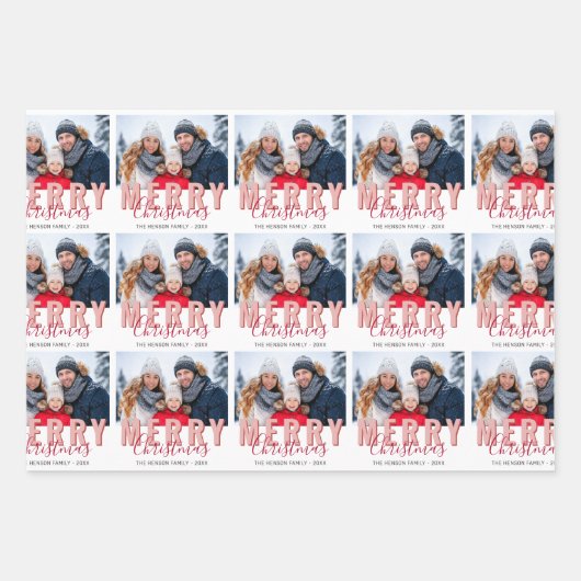Roze Rood Vrolijk Kerstscript Familiefoto Inpakpapier Vel (Voorkant)