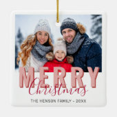 Roze Rood Vrolijk Kerstscript Familiefoto Keramisch Ornament (Achterkant)