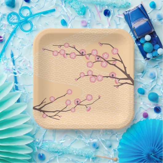 Roze roodroze bloesem op geel papieren bordje (Feest)