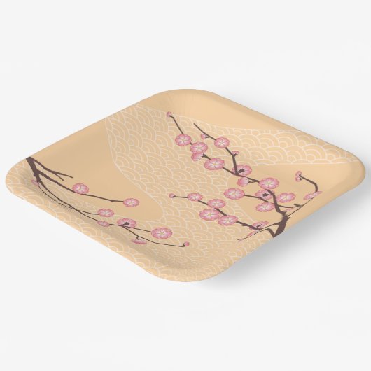 Roze roodroze bloesem op geel papieren bordje (Gebogen)