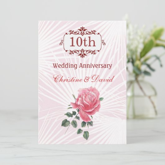 Roze roos 10th Wedding Jubileum Uitnodiging (Staand voorkant)