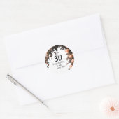 Roze roos bloem moderne 30e verjaardag ronde sticker (Envelop)