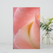 Roze Roos Briefpapier Personaliseer Bloemengeschen (Staand voorkant)
