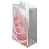 Roze roos klein cadeauzakje (Voorkant Gekanteld)