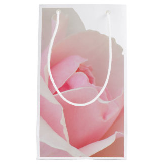 Roze roos klein cadeauzakje