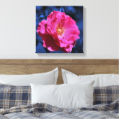Roze roos op blauwe tint bloem canvas afdruk (Insitu (Slaapkamer))
