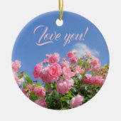 Roze roos struik onder blauwe lucht, op maat keramisch ornament (Voorkant)