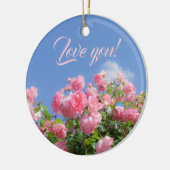 Roze roos struik onder blauwe lucht, op maat keramisch ornament (Links)