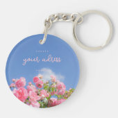 Roze roos struik onder blauwe lucht, op maat sleutelhanger (Achterkant)