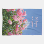 Roze roos struik onder blauwe lucht, op maat theedoek (Horizontaal)