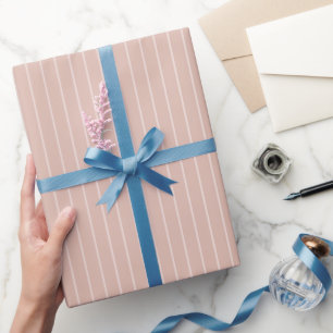 Roze Roos Witte Dunne Strepen Verjaardag Cadeaupapier